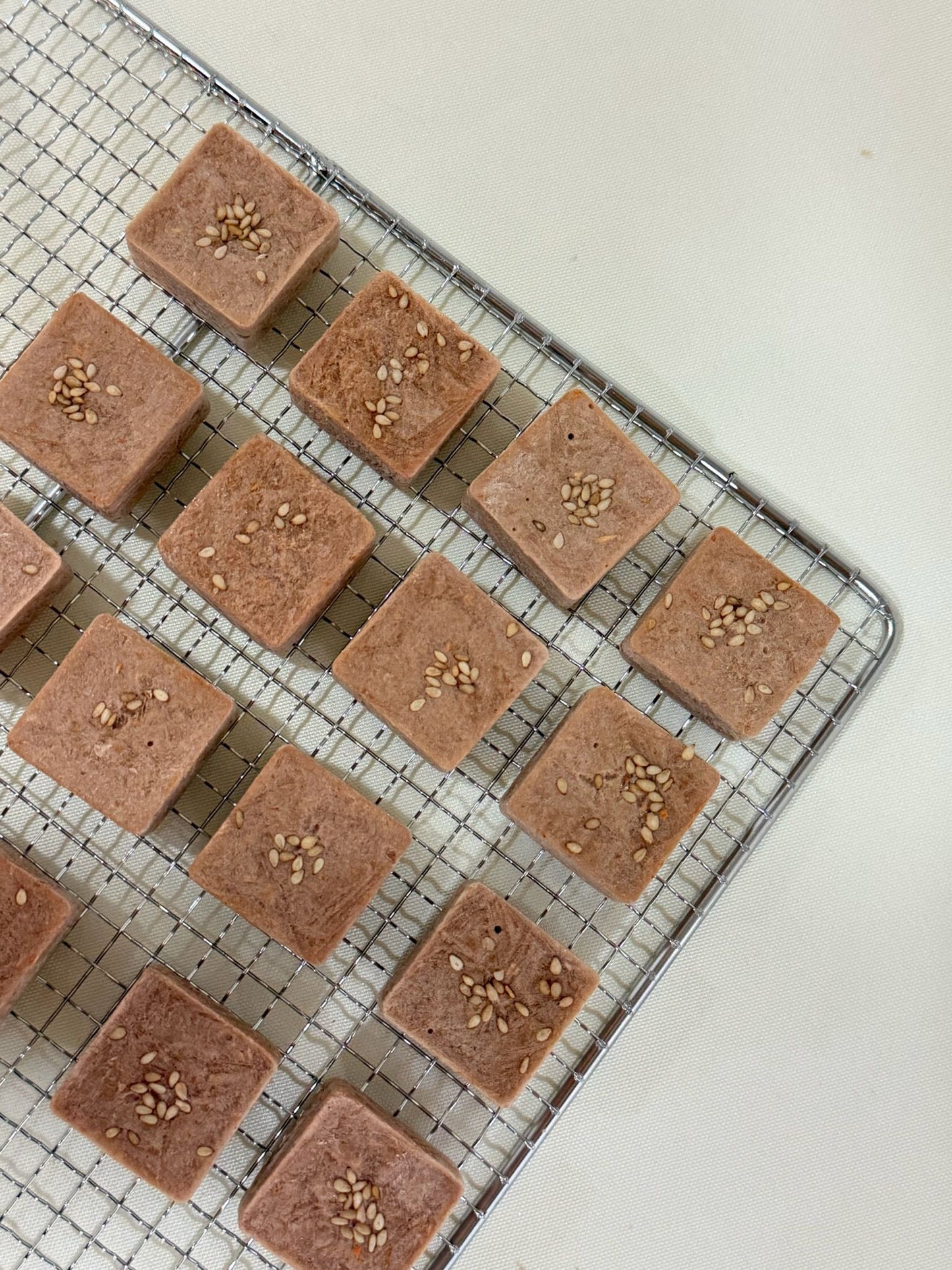 凍乾鴨肉蟲草花芝麻酥